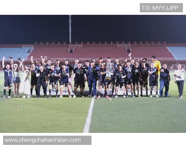 足球明星教练领衔战术革新激情指导引领球队再创辉煌 足球明星教练领衔战术革新激情指导引领球队再创辉煌